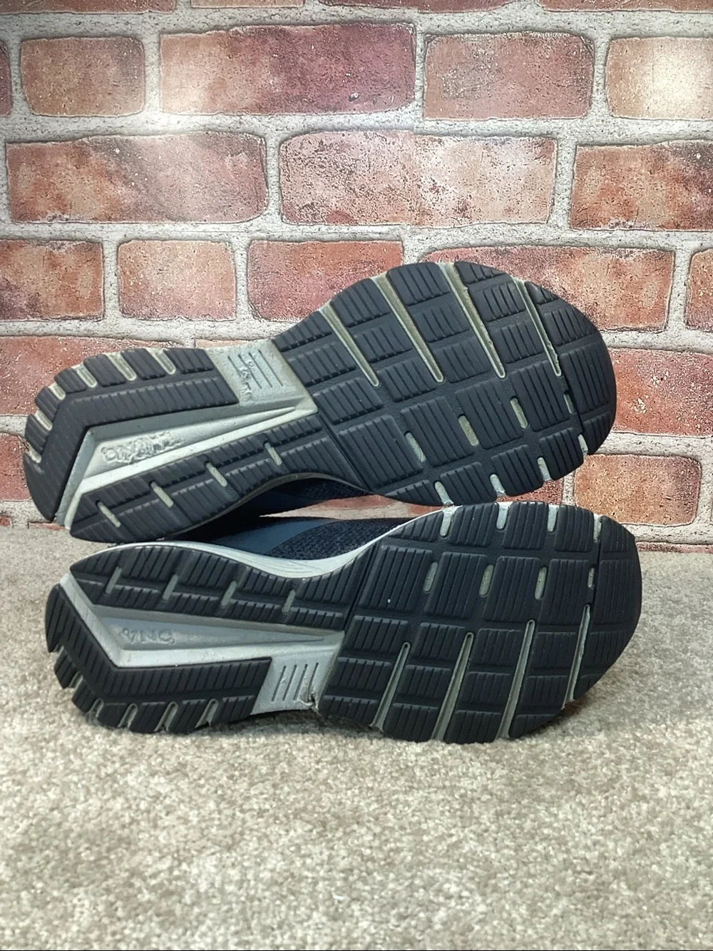 Brooks Anthem 3 Men’s running shoes sneakers size 8